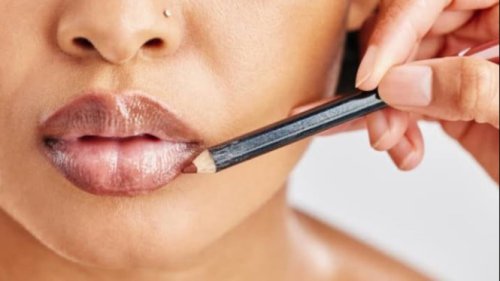 Lip Liner Kembali Hits, Ini Tips Aplikasinya agar Makeup Bibir Terlihat Penuh dan Natural