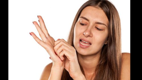 1. Dermatitis Kontak, 2. Eksim (Dermatitis Atopik), 3. Psoriasis Palmoplantar, Jangan Disepelekan: Bisa Jadi Tanda Masalah Sistemik, Gatal karena Psikologis? Bukan Hal Mustahil, Tanda-Tanda Gatal yang Perlu Diwaspadai, Solusi &amp; Pengobatan yang Dianjurkan, Kapan Harus ke Dokter Kulit atau Spesialis?, Tangan Gatal Katanya Mau Dapat Uang? Waspadai, Bisa Jadi Tanda Masalah Kesehatan Ini!
