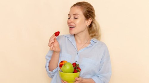Hanya Makan Buah Saat Makan Malam, Aman atau Justru Bisa Bikin Berat Badan Naik?