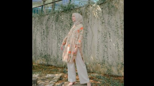 Tunik Panjang, Gaya Sopan yang Tetap Kekinian: Tips Mix &amp; Match untuk Semua Usia