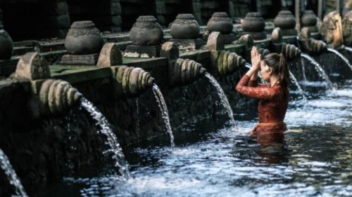 Top 5+ Tempat Melukat di Bali dan Tata Caranya, Mau Coba?