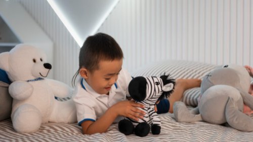 Mitos 1: Semua Anak Harus Berjalan atau Berbicara pada Usia Tertentu, Mitos 2: Anak yang Tidak Membaca Sebelum Sekolah Akan Tertinggal, Mitos 3: Anak yang Pemalu atau Pendiam Memiliki Masalah Sosial, Mitos 4: Semua Anak Harus Makan Banyak untuk Tumbuh Sehat, Mitos 5: Mainan Edukatif Mahal Diperlukan untuk Perkembangan Otak, Mitos vs Fakta: Apa yang Dianggap 'Normal' dalam Perkembangan Anak?