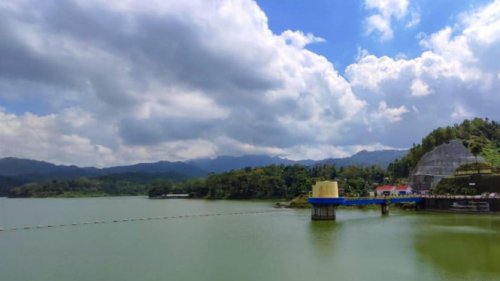 Sejarah Pembangunan Waduk Sermo, Bedol Desa: Transmigrasi Massal demi Waduk, Desa yang Muncul Saat Air Surut, Pesona Wisata dan Aktivitas Menarik, Keanekaragaman Ekosistem dan Aktivitas Lain, Spot Foto dan Wisata Sekitar, Fakta Menarik Waduk Sermo Yogyakarta, Ada Desa yang Muncul Saat Air Surut?