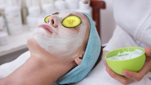 Top 7+ Masker Wajah Alami agar Kulit Kencang dan Awet Muda