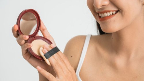 Top 7+ Bedak Padat Terbaik untuk Menutupi Flek Hitam, Punya Coverage Tinggi, Tahan Lama, dan Tetap Ringan di Kulit