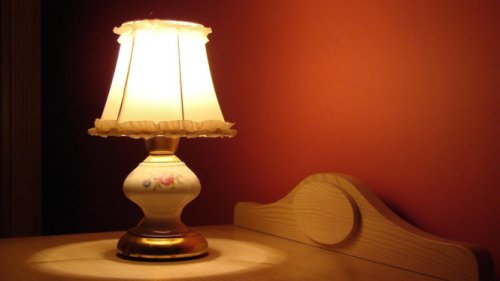 Lampu Kuning vs Putih? Panduan Memilih Jenis Pencahayaan yang Tepat untuk Setiap Ruangan
