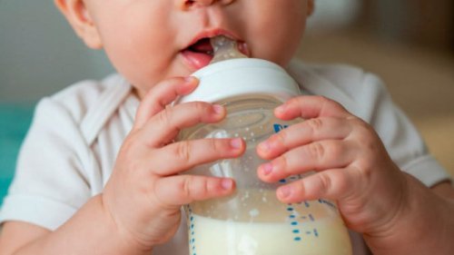 Gak Punya Sterilizer? Begini Tips Membersihkan Peralatan Bayi yang Higienis