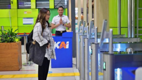 Teknologi Face Recognition: Revolusi Perjalanan Kereta Api, Cara Mendaftar Face Recognition di Aplikasi Access by KAI, Unduh dan Buka Aplikasi Access by KAI, Mengapa Harus Menggunakan Face Recognition?, Tips untuk Pengalaman Terbaik dengan Face Recognition, Kikuk Pakai Face Recognition di Stasiun? Begini Cara Daftarnya Lewat Aplikasi KAI