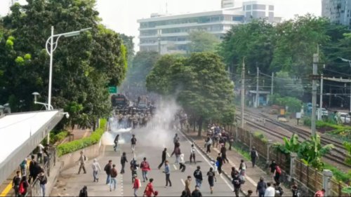 Bukan Sekadar Pedih di Mata, Dampak Gas Air Mata pada Kesehatan Jangka Panjang