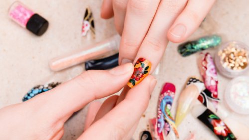 Suka Pasang Acrylic Nails? Hati-hati Dokter Ingatkan Potensi Kanker Mengintai
