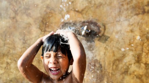 Alasan Mengapa Anak-anak lebih Baik Mandi dengan Air Hangat daripada Air Dingin