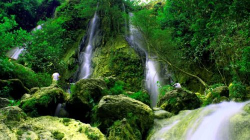 Keindahan Alam yang Memukau, Aktivitas Seru untuk Semua Kalangan, Legenda dan Mitos yang Menambah Pesona, Informasi Praktis untuk Wisatawan, Tips untuk Pengalaman Terbaik, Ada Oase Tersembunyi di Yogyakarta, Suasananya Asri Banget!