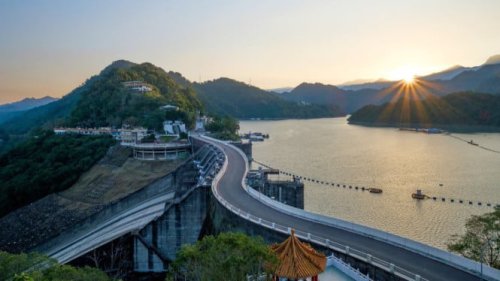 1. Penerbangan Langsung yang Lebih Mudah, 2. Destinasi Wisata yang Beragam, 3. Ramah Muslim, Nyaman untuk Traveler Indonesia, 4. Program Lucky Land yang Menguntungkan, 5. Dukungan Diplomasi dan Kemudahan Visa, Indonesia Jadi Pasar Strategis, Top 5+ Alasan Mengapa Taiwan Sangat Cocok untuk Traveler Indonesia