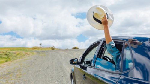 1. Pesan Semua Kebutuhan Traveling Lebih Awal, 2. Manfaatkan Aplikasi Perjalanan untuk Promo dan Notifikasi Harga, 3. Gunakan Cashback, Diskon, dan Voucher Digital, Diskon aplikasi, 4. Susun Itinerary Secara Optimal agar Pengeluaran Terkendali, 5. Pantau Periode Flash Sale dan Promo Akhir Tahun, Tips Jitu Menghemat Biaya untuk Liburan Akhir Tahun