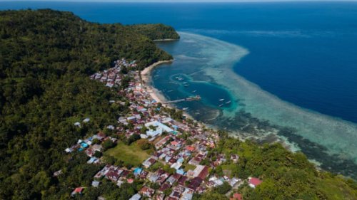 1. Sejarah Rempah yang Mengubah Dunia, 2. Keindahan Bawah Laut yang Mengagumkan, 3. Gunung Api Banda yang Ikonik, 4. Jembatan Budaya Multikultural, 5. Jejak Sejarah Perjuangan Kemerdekaan, Mengapa Banda Neira Jadi Destinasi Impian Banyak Orang?