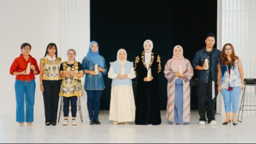 2 Desainer Lokal Unjuk Gigi Angkat Keanggunan Putri Kerajaan hingga Balutan Denim yang Seksi
