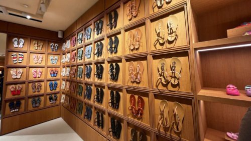 Tips Pilih Sandal Buat Traveling Anti Sakit