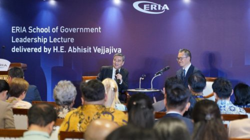 Mantan PM Thailand Abhisit Vejjajiva Tekankan Pentingnya Peran Pemimpin dalam Menghadapi Tantangan Ekonomi
