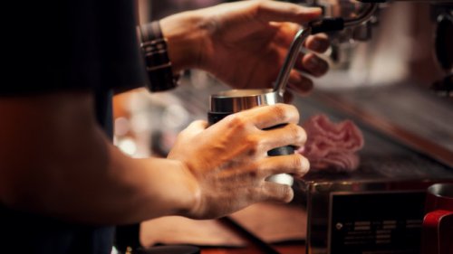 Barista Muda Unjuk Kreativitas, Racik Kopi Jadi Minuman Spesial