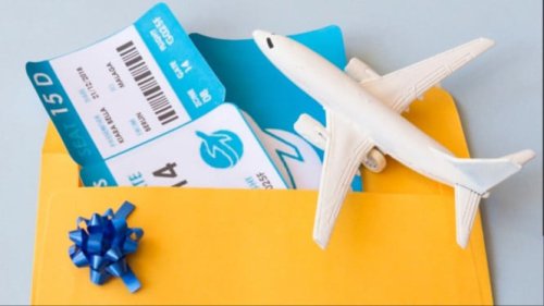 1. Perhatikan Waktu saat Membeli Tiket, 2. Aktifkan Fitur Price Alert di Aplikasi Travel, 3. Pilih Hari dan Jam Keberangkatan yang Sepi, 4. Gunakan Mode Penyamaran, 5. Pilih Bandara Alternatif, 6. Pertimbangkan Maskapai Low-Cost Carrier (LCC), 7. Manfaatkan Promo Bank, Paylater, dan OTA, 8. Cari Tiket Transit, 9. Gunakan Tools Perbandingan Harga, Top 9+ Cara Mudah Dapat Tiket Pesawat Murah, Liburan Anti Bocos!