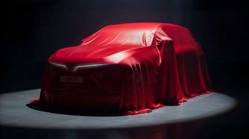 Tampilan VinFast VF 7 yang Debut di GIIAS 2025, Rival Chery E5