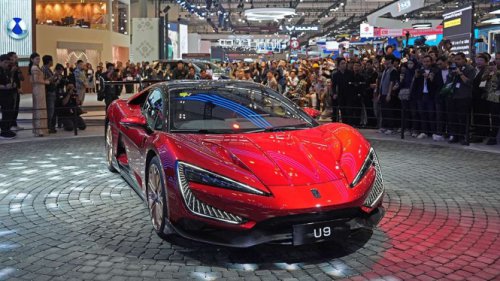 Denza Lakukan Debut di GIIAS 2025, Bawa Mobil yang Bisa Joget