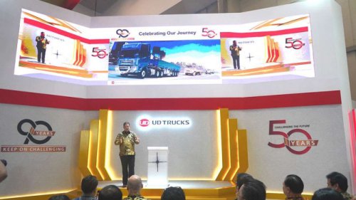 UD Trucks Quester 350 ESCOT 8L Euro 5 Meluncur di GIIAS 2025