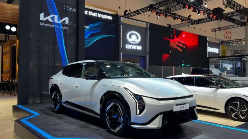 Kia EV4 Mejeng di GIIAS 2025, Tawarkan Banyak Program Menarik