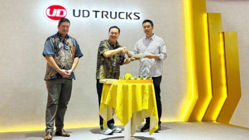 Astra UD Trucks Serah Terima 9 Unit Quester di GIIAS 2025