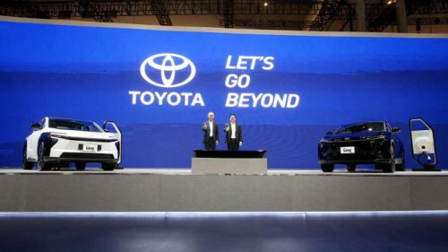 Rapor Penjualan Mobil di GIIAS 2025, BYD Kejar Toyota
