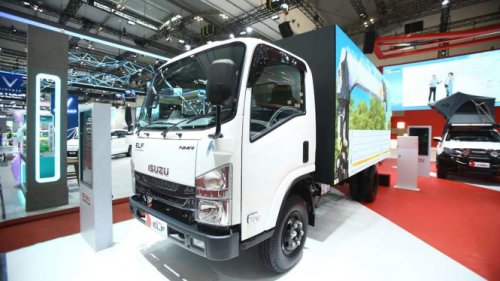 Isuzu ELF NMR Gendong LED Display Interaktif di GIIAS 2025