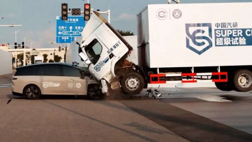 Mobil Listrik Dites Adu Banteng dengan Truk, Simak Faktanya