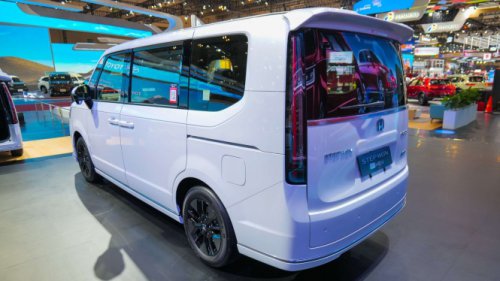 Dimensi, Mesin dan Performa, Fitur-fitur, Kaki-kaki, Spesifikasi Honda Step Wgn e:HEV yang Debut di GIIAS 2025