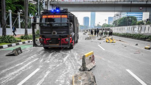 Demo Berkepanjangan Bakal Bikin Industri Otomotif Kian Terjepit