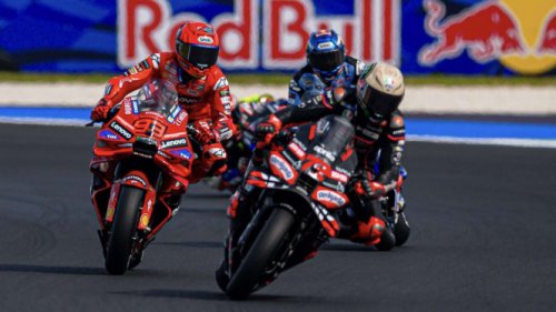 Bos Aprilia Berharap Besar Bezzecchi Bisa Kalahkan Marc Marquez