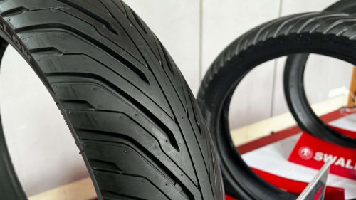 Swallow Pasarkan Ban Tangguh di IMOS 2025, Harga Rp 200 Ribuan