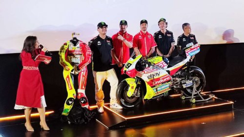 Valentino Rossi Siap Orbitkan Pembalap Indonesia ke MotoGP