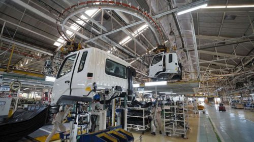 Pabrik Mitsubishi Fuso Cuma Butuh 10 Menit Buat Produksi Fighter