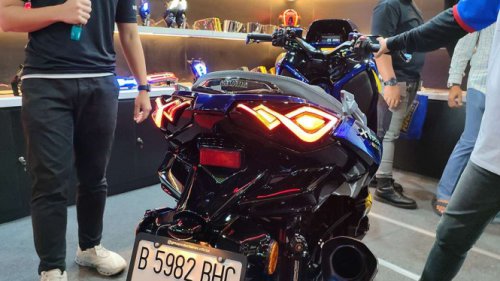 GMA Goda Para Pengguna Yamaha Xmax Lewat Stoplamp Baru