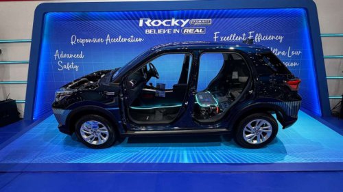 3 Daihatsu Rocky Hybrid Diserahkan ke konsumen di GJAW 2025