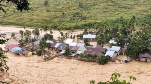 Mitsubishi Fuso Hadir untuk Warga, Bantu Korban Banjir Sumatera