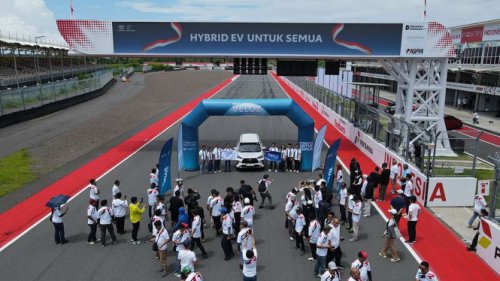 Toyota Veloz Hybrid Mulai Jelajah Lintas Nusa dari Mandalika ke Aceh