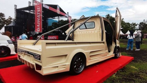 Daihatsu Gran Max Modif Pakai Pintu Gunting Bikin Pangling