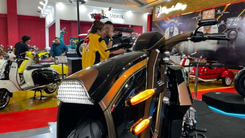 Modifikasi Harley-Davidson Road Glide, Ada 106 Berlian dan Jok LV