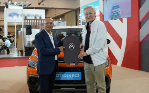 Citro&euml;n Resmi Serahkan Unit &Euml;-C3 All Electric untuk Armada Taksi Express