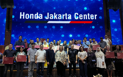Banjir Senyum, Honda Serahkan Hadiah Honda Brio kepada Pelanggan Setianya