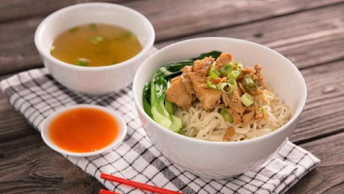 Resep Mie Ayam dan Mie Pangsit, Ternyata Beda Cara Membuatnya!
