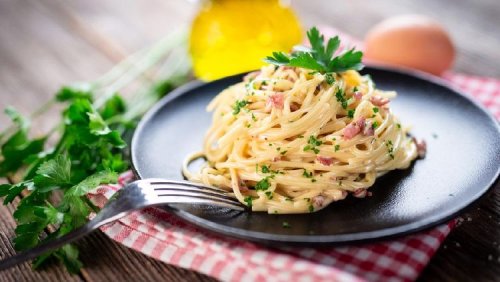 Resep Spaghetti Carbonara vs Aglio Olio, Mana yang Lebih Mudah Dicoba?