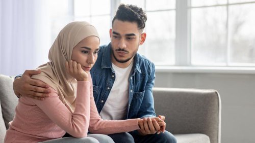 Istri Menolak Ajakan Suami, Bagaimana Hukumnya Menurut Islam?