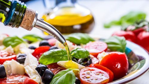 1. Diet Mediterania, 2. Diet rendah kalori, 3. Intermittent fasting, 4. Diet polifenol, Top 5+ Diet yang Efektif Turunkan BB dan Bagus untuk Kesehatan Mental